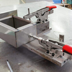 Bessey stega za vodoravno stezanje s postoljem STC-IHH25